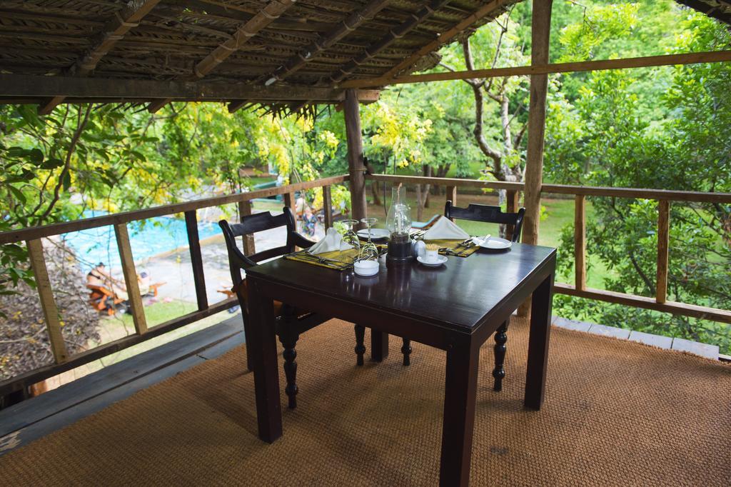 Hotel Сигирия Экстерьер фото The restaurant at the resort