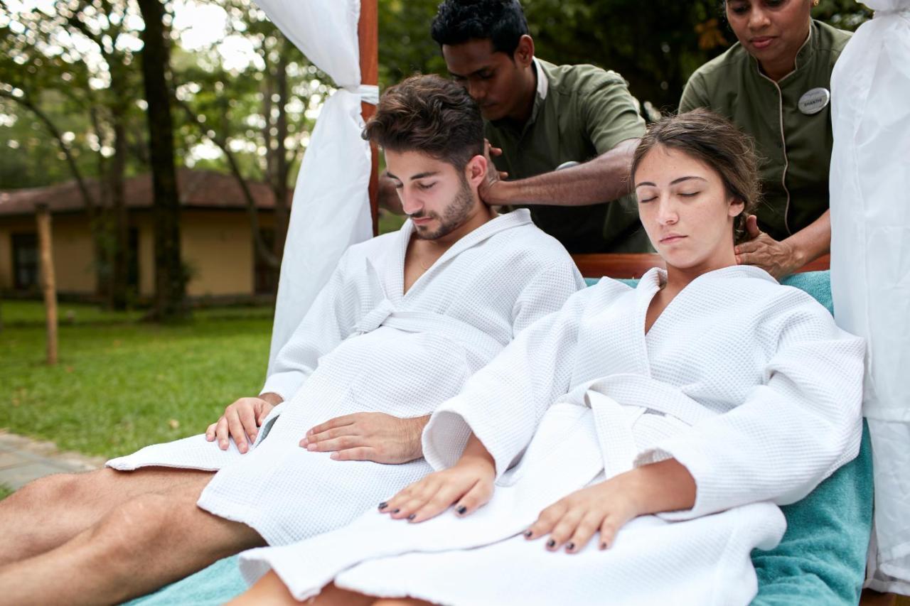 Hotel Сигирия Экстерьер фото Spa treatment